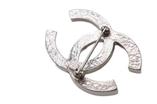 Load image into Gallery viewer, 極美品 CHANEL シャネル パール ココマーク ブローチ D10V メタル 12g シルバー ロゴ 小物 アクセサリー 中古 53681
