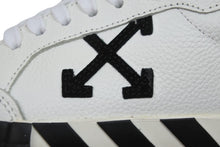 Load image into Gallery viewer, OFF-WHITE オフホワイト スニーカー ホワイト ブラック レザー サイズ40 OMIA085S20D680380110 美品 中古 53718
