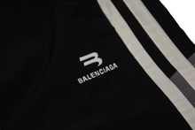 Load image into Gallery viewer, 極美品 BALENCIAGA バレンシアガ 22SS サイドライントラックパンツ ナイロン 681254 ブラック ホワイト サイズM 中古 53787
