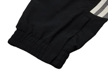 Load image into Gallery viewer, 極美品 BALENCIAGA バレンシアガ 22SS サイドライントラックパンツ ナイロン 681254 ブラック ホワイト サイズM 中古 53787
