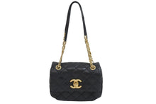 Load image into Gallery viewer, CHANEL シャネル ココマーク チェーンショルダーバッグ 斜めがけバッグ 15番台 レザー ブラック ゴールド金具 美品 中古 53791