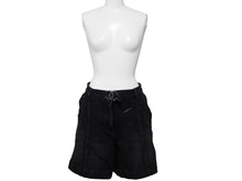 Load image into Gallery viewer, CHANEL シャネル デニムショートパンツ ココマーク P60803V46402 ベルト一体型 ブラック シルバー金具 サイズ36 美品 中古 53816