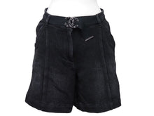 Load image into Gallery viewer, CHANEL シャネル デニムショートパンツ ココマーク P60803V46402 ベルト一体型 ブラック シルバー金具 サイズ36 美品 中古 53816