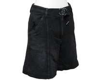 Load image into Gallery viewer, CHANEL シャネル デニムショートパンツ ココマーク P60803V46402 ベルト一体型 ブラック シルバー金具 サイズ36 美品 中古 53816