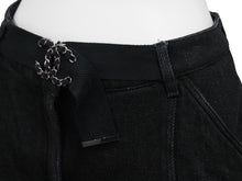 Load image into Gallery viewer, CHANEL シャネル デニムショートパンツ ココマーク P60803V46402 ベルト一体型 ブラック シルバー金具 サイズ36 美品 中古 53816