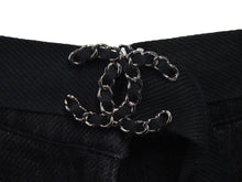 Load image into Gallery viewer, CHANEL シャネル デニムショートパンツ ココマーク P60803V46402 ベルト一体型 ブラック シルバー金具 サイズ36 美品 中古 53816