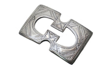 Load image into Gallery viewer, HERMES エルメス Tuareg トゥアレグ ベルトバックル 手彫り彫刻 小物 装飾品 Ag925 シルバー 美品 中古 53974