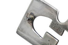 Load image into Gallery viewer, HERMES エルメス Tuareg トゥアレグ ベルトバックル 手彫り彫刻 小物 装飾品 Ag925 シルバー 美品 中古 53974