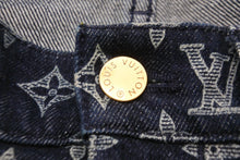 Load image into Gallery viewer, LOUIS VUITTON ルイ・ヴィトン 18AW モノグラム デニムパンツ ネイビー キムジョーンズ ロゴ HFD11WGUO 30 美品 中古 54031