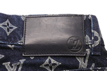 Load image into Gallery viewer, LOUIS VUITTON ルイ・ヴィトン 18AW モノグラム デニムパンツ ネイビー キムジョーンズ ロゴ HFD11WGUO 30 美品 中古 54031