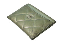 Load image into Gallery viewer, CHANEL シャネル カードケース 名刺入れ マトラツセ ココマーク 31番台 2021年 シルバー 良品 中古 54035