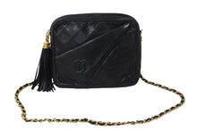 Load image into Gallery viewer, CHANEL シャネル マトラッセ タッセル チェーンショルダーバッグ フリンジ付き 0番台 ラムスキン ブラック 美品 中古 54084