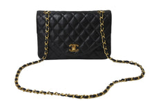 Load image into Gallery viewer, CHANEL シャネル マトラッセ ラウンドフラップ チェーン ショルダーバッグ ラムスキン 1番台 ブラック ココマーク 良品 中古 54122