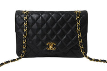 Load image into Gallery viewer, CHANEL シャネル マトラッセ ラウンドフラップ チェーン ショルダーバッグ ラムスキン 1番台 ブラック ココマーク 良品 中古 54122