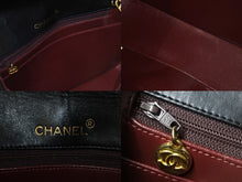 Load image into Gallery viewer, CHANEL シャネル マトラッセ ラウンドフラップ チェーン ショルダーバッグ ラムスキン 1番台 ブラック ココマーク 良品 中古 54122