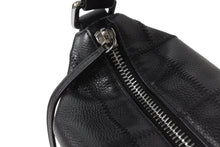 Load image into Gallery viewer, CHANEL シャネル ハンドバッグ キャビアスキン チョコバー 8番台 2003年 ブラック シルバー金具 美品 中古 54123