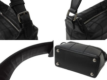 Load image into Gallery viewer, CHANEL シャネル ハンドバッグ キャビアスキン チョコバー 8番台 2003年 ブラック シルバー金具 美品 中古 54123