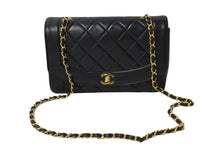 Load image into Gallery viewer, CHANEL シャネル ダイアナマトラッセ25 ショルダーバッグ 2番台 ラムスキン ブラック ゴールド金具 美品 中古 54125