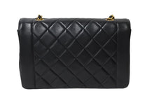 Load image into Gallery viewer, CHANEL シャネル ダイアナマトラッセ25 ショルダーバッグ 2番台 ラムスキン ブラック ゴールド金具 美品 中古 54125