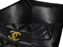 Load image into Gallery viewer, CHANEL シャネル ダイアナマトラッセ25 ショルダーバッグ 2番台 ラムスキン ブラック ゴールド金具 美品 中古 54125