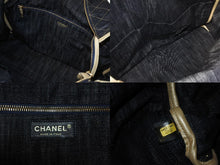 Load image into Gallery viewer, CHANEL シャネル トートバッグ ココマーク スパークリングデニム 10番台 2005年 ブルー デニム シルバー金具 美品 中古 54140