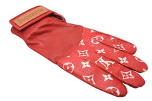 Load image into Gallery viewer, LOUIS VUITTON × Supreme ルイヴィトン × シュプリーム モノグラムレザーグローブ レッド 手袋 MP1893 8サイズ 美品 中古 54223