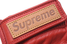 Load image into Gallery viewer, LOUIS VUITTON × Supreme ルイヴィトン × シュプリーム モノグラムレザーグローブ レッド 手袋 MP1893 8サイズ 美品 中古 54223