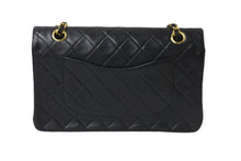 Load image into Gallery viewer, CHANEL シャネル マトラッセ25 ショルダーバッグ ダブルフラップ 2番台 ラムスキン ブラック ゴールド金具 美品 中古 54277