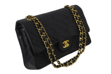 Load image into Gallery viewer, CHANEL シャネル マトラッセ25 ショルダーバッグ ダブルフラップ 2番台 ラムスキン ブラック ゴールド金具 美品 中古 54277