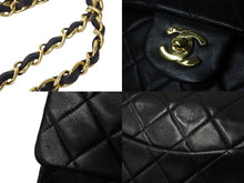 Load image into Gallery viewer, CHANEL シャネル マトラッセ25 ショルダーバッグ ダブルフラップ 2番台 ラムスキン ブラック ゴールド金具 美品 中古 54277