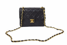 Load image into Gallery viewer, CHANEL シャネル ミニマトラッセ ショルダーバッグ 5番台 ココマーク ラムスキン ブラック ゴールド 美品 中古 54293