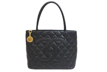 Load image into Gallery viewer, CHANEL シャネル 復刻トート 7番台 ハンドバッグ ココマーク キャビアスキン ブラック ゴールド金具 美品 中古 54298
