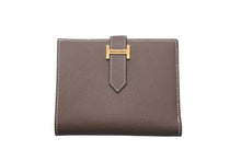 Load image into Gallery viewer, 極美品 HERMES エルメス 二つ折り財布 ベアンコンパクト エプソン エトゥープ ゴールド金具 Z刻印 中古 54393