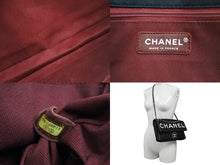 Load image into Gallery viewer, CHANEL シャネル ショルダーバッグ マトラッセ ロゴバッグ 2way チェーン ショルダーバッグ 11番台 シルバー金具 美品 中古 54399
