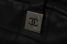 Load image into Gallery viewer, CHANEL シャネル チョコバー ハンドバッグ ミニボストンバッグ 8番台 A24184 ラムスキン ブラック シルバー 美品 中古 54400