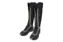Load image into Gallery viewer, CHANEL シャネル ロングブーツ ラウンドトゥ ココマーク G30443 ツイード レザー 39 ブラック シルバー 美品 中古 54582