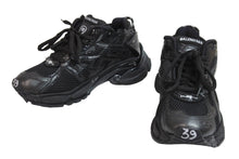 Load image into Gallery viewer, 極美品 BALENCIAGA バレンシアガ スニーカー RUNNER ランナー ユーズド加工 656065 W3RA1 1000 ブラック サイズ39 中古 54605