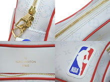 Load image into Gallery viewer, LOUIS VUITTON ルイ・ヴィトン LVxNBA ショルダーバッグ ナイル メッセンジャーPM ホワイト M45583 ゴールド金具 美品 中古 54742