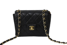 Load image into Gallery viewer, CHANEL シャネル ミニマトラッセ ショルダーバッグ 7番台 ココマーク ラムスキン ブラック ゴールド 美品 中古 54815