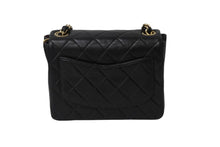 Load image into Gallery viewer, CHANEL シャネル ミニマトラッセ ショルダーバッグ 7番台 ココマーク ラムスキン ブラック ゴールド 美品 中古 54815