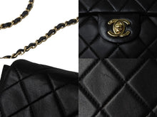 Load image into Gallery viewer, CHANEL シャネル ミニマトラッセ ショルダーバッグ 7番台 ココマーク ラムスキン ブラック ゴールド 美品 中古 54815