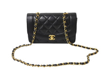 Load image into Gallery viewer, 極美品 CHANEL シャネル ショルダーバッグ ダイアナ マトラッセ 22cm 4番台 ラムスキン ブラック ゴールド金具 中古 54825