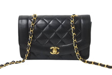 Load image into Gallery viewer, 極美品 CHANEL シャネル ショルダーバッグ ダイアナ マトラッセ 22cm 4番台 ラムスキン ブラック ゴールド金具 中古 54825