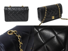 Load image into Gallery viewer, 極美品 CHANEL シャネル ショルダーバッグ ダイアナ マトラッセ 22cm 4番台 ラムスキン ブラック ゴールド金具 中古 54825