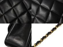 Load image into Gallery viewer, 極美品 CHANEL シャネル ショルダーバッグ ダイアナ マトラッセ 22cm 4番台 ラムスキン ブラック ゴールド金具 中古 54825