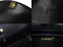 Load image into Gallery viewer, 極美品 CHANEL シャネル ショルダーバッグ ダイアナ マトラッセ 22cm 4番台 ラムスキン ブラック ゴールド金具 中古 54825