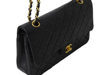 Load image into Gallery viewer, CHANEL シャネル マトラッセ 25 ショルダーバッグ ダブルフラップ 3番台 ラムスキン ブラック ゴールド 美品 中古 54827