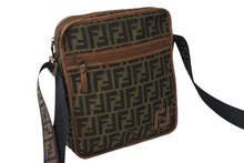 Load image into Gallery viewer, FENDI フェンディ ショルダーバッグ 7VA152 ズッカ柄 ブラウン キャンバス ゴールド金具 美品 中古 54833