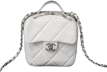 Load image into Gallery viewer, CHANEL シャネル マトラッセ チェーンショルダーバッグ スクエア ホワイト ココマーク 29番台 レザー シルバー金具 美品 中古 54988