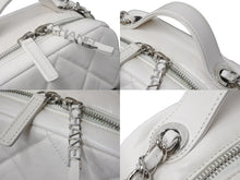 Load image into Gallery viewer, CHANEL シャネル マトラッセ チェーンショルダーバッグ スクエア ホワイト ココマーク 29番台 レザー シルバー金具 美品 中古 54988